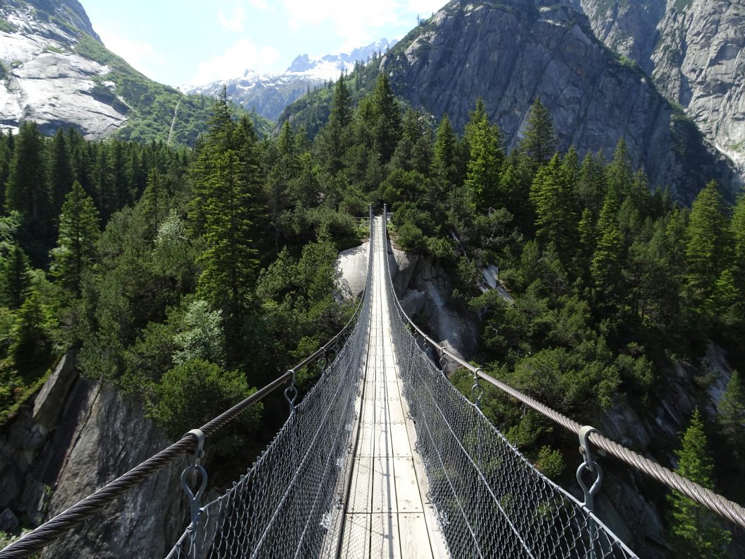041 – Mein Abenteuer Alpenüberquerung – Den Grimselpass runter und weiter der Aare entlang