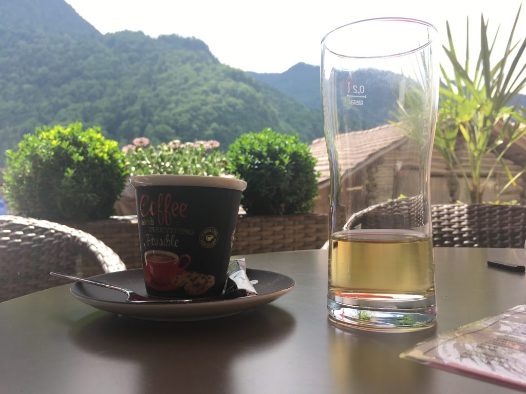 048 – Mein Abenteuer Alpenüberquerung – Erwacht im Waldspitz, dann eine Überraschungseinladung und eine lange und wunderschöne Wanderung der Lütschine entlang bis Wilderswil