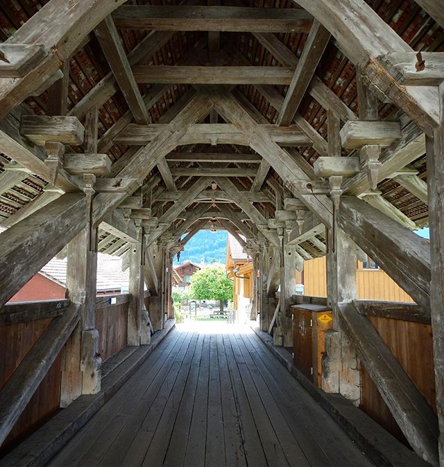 Schweiz – Holzbrücke in Wilderswil