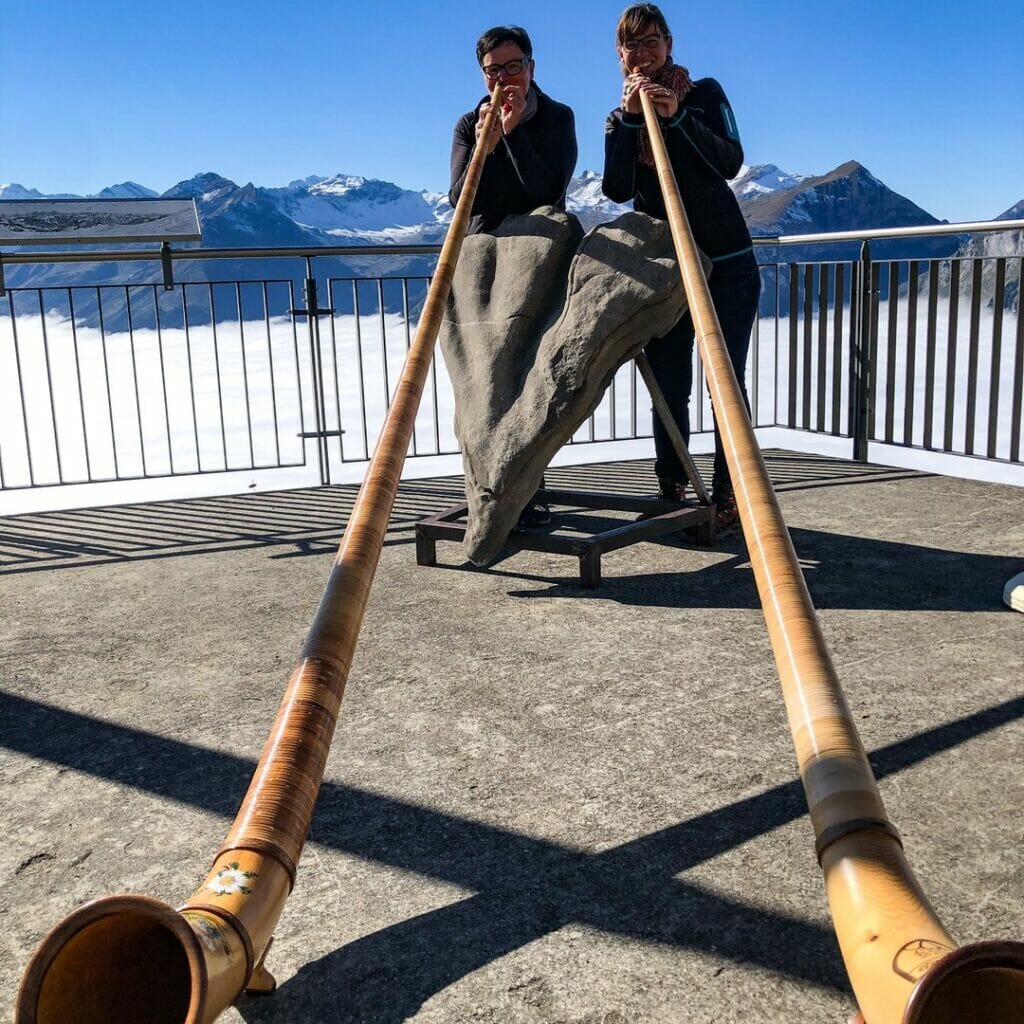 grosse reise 🥾 tag 4001 🇨🇭heike brauchst du wieder ein paar bergbilder lese ich auf meinem