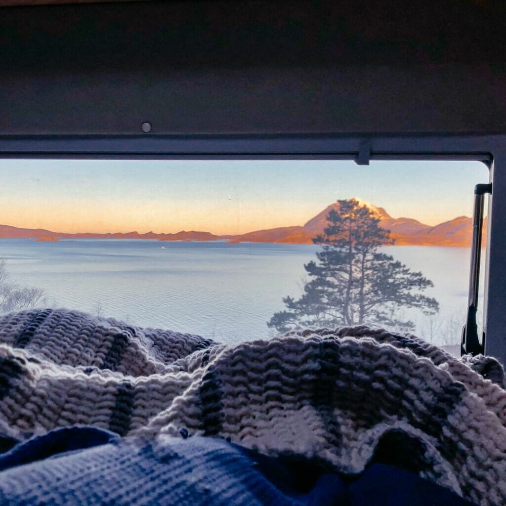 grosse reise 🇳🇴 tag 559 noch bevor wir die augen oeffnen diskutieren wir erst einmal aus wer n