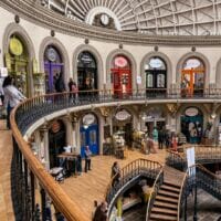 grosse reise tag 637 leeds. wir haben in leeds selbst nur ein ziel sassoon. seitdem wir auf der reis 1