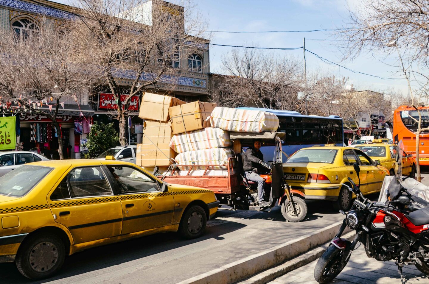 Iran – Autos, Verkehr und alles rund ums Unterwegssein