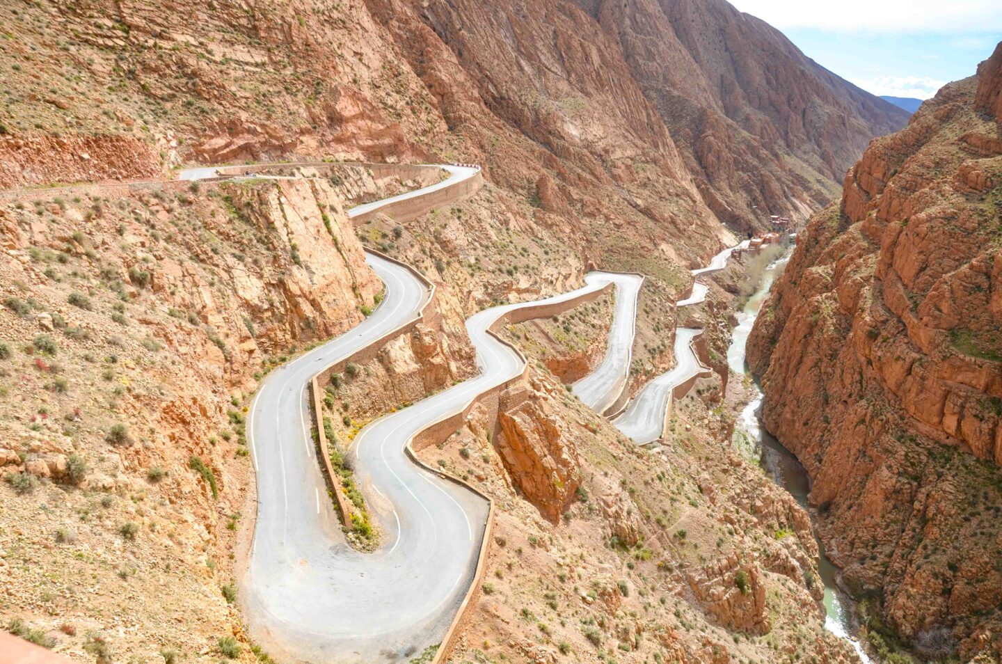 Marokko – Felix auf Abwegen: Eine unvergessliche Fahrt durch die Dadès-Schlucht